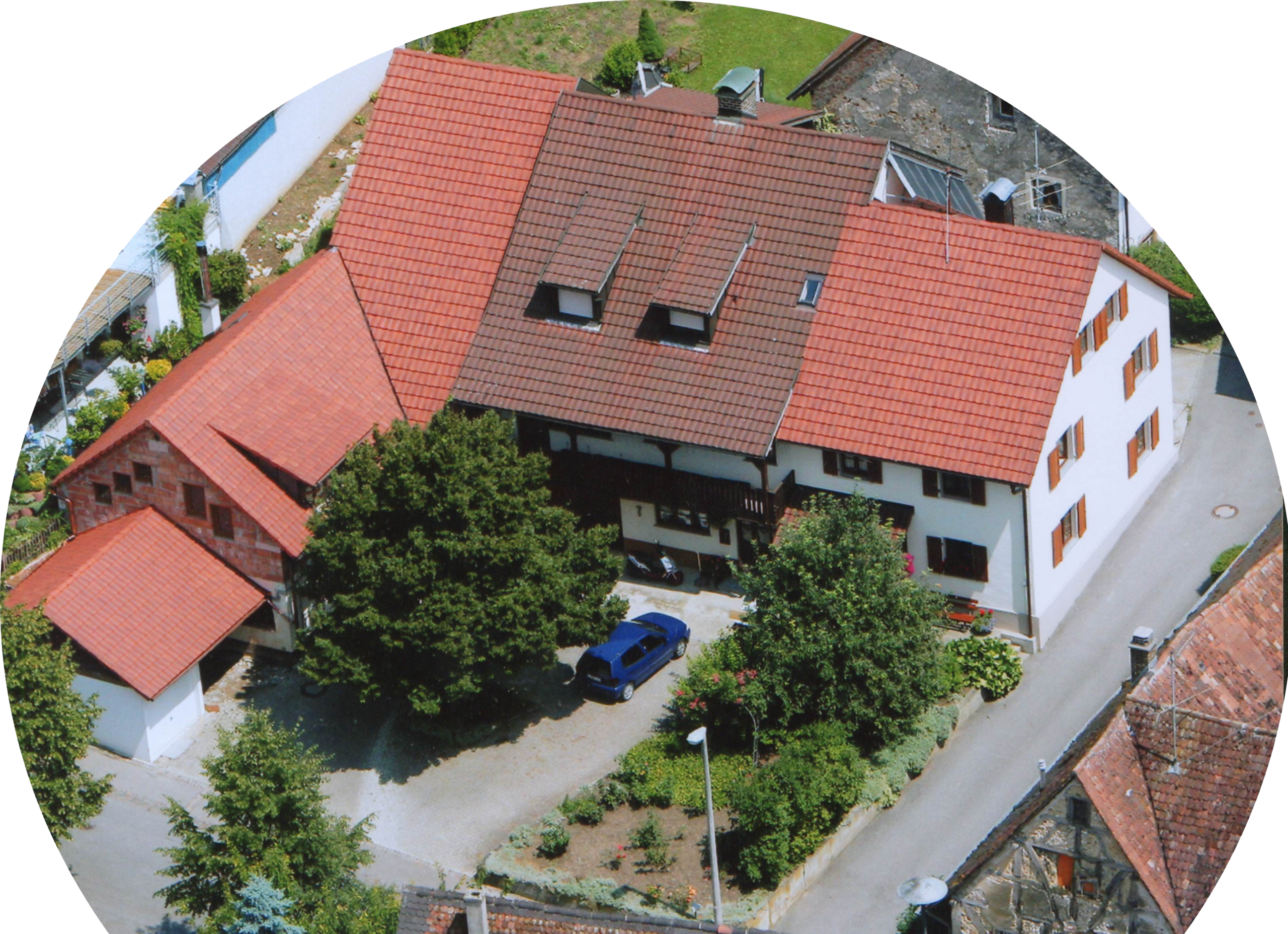 Luftaufnahme der Lindenhof Brennerei im Markgräflerland
